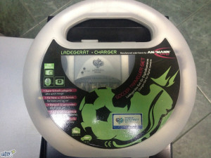 Kućni i auto punjač punjivih AA/AAA baterija