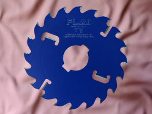 Kružna pila za višelisne cirkulare sa čistačima.