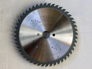 Kružna pile za poprečni rez (štucer)