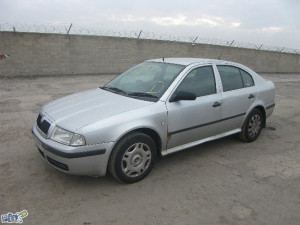 Škoda Octavia 1.9 TDI 06 - dijelovi limarije i mehanike