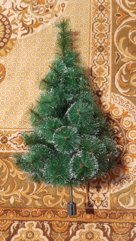 Prelijepa, nova jelkica 90cm, bor sa pahuljicama