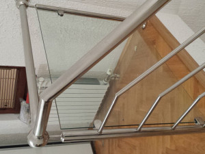 Stubisne inox ograde sa uvezivanjem rukohvata + staklo