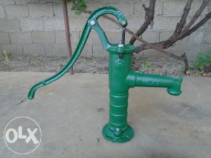 RUCNA PUMPA ZA VODU FONTANA
