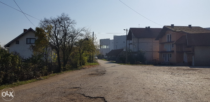 Prodaja placa u Živinicama , uz magistralnu cestu. 3