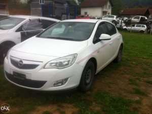 Opel astra j 1.7 cdti 2011 godina dijelovi 063117176