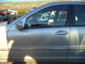 Mercedes C klasa C203- prednja lijeva vrata (dijelovi)