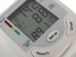 Digitalni tlakomjer -automatski mjerač krvnog tl.BIJELI