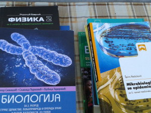 Knjige za školu 2 i 3 razred medicinske škole