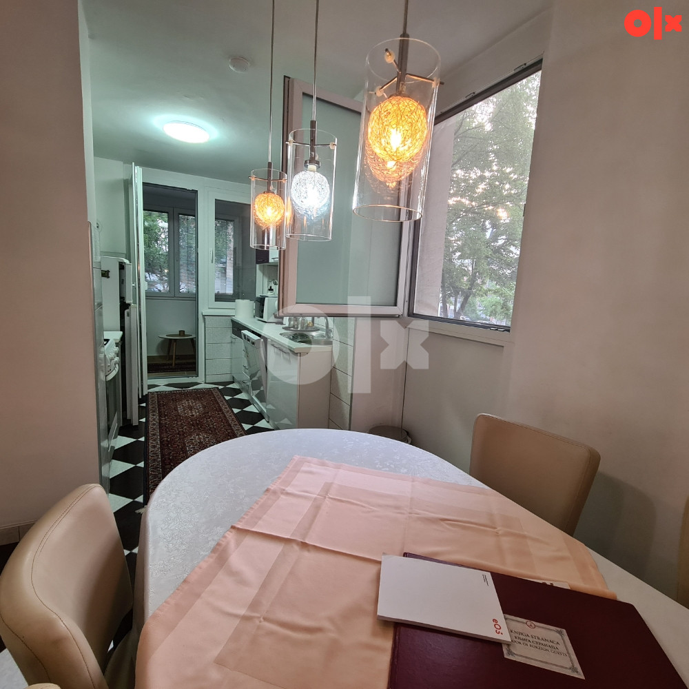 Kratkoročno iznajmljivanje 3-sobnog apartmana 4