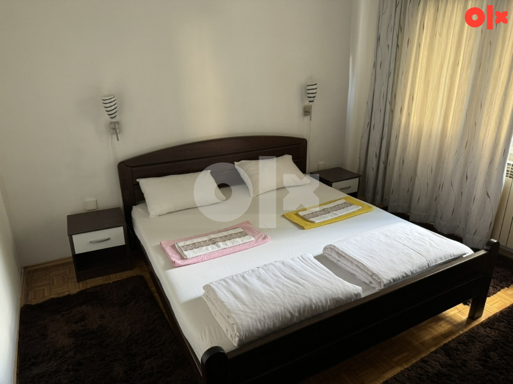 Kratkoročno iznajmljivanje 3-sobnog apartmana