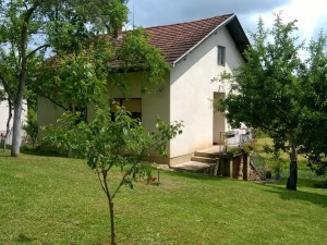 Kuća sa okućnicom