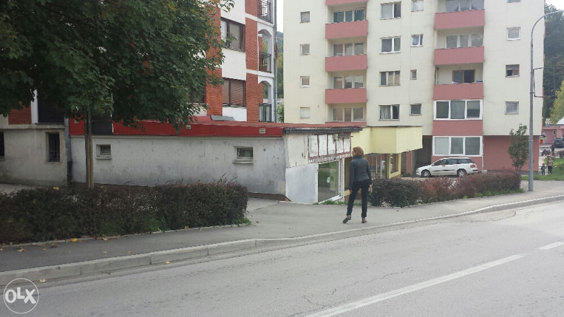 IZNAJMLJUJEM/PRODAJEM  POSLOVNI  PROSTOR 8
