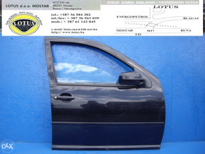 VW Bora-prednja desna vrata (ostali dijelovi)