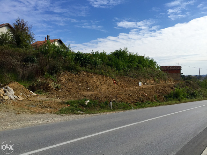 Placevi 400m2 POSLOVNO Stambeni kraj magistralnog puta plac