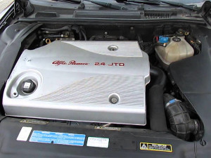 Plastike oko motora Alfa Romeo 166 dijelovi delovi