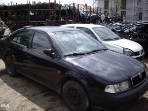 Škoda Octavia 1.6 benzin 00-dijelovi limarije i mehanike