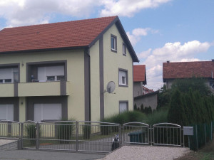 PRODAJEM KUCU