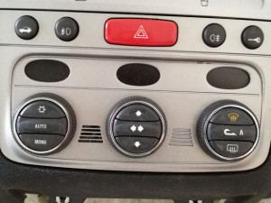Digitalna klima Alfa 147 GT komande za temperaturu