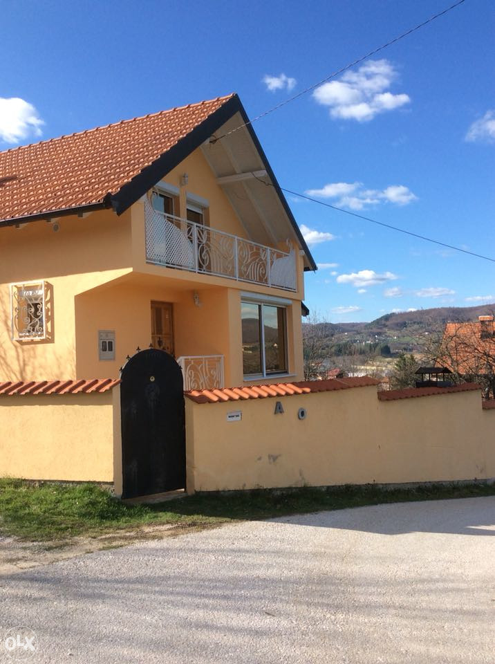 Izdaje se Kuća u Misevicima/Hadzici Na duzi period