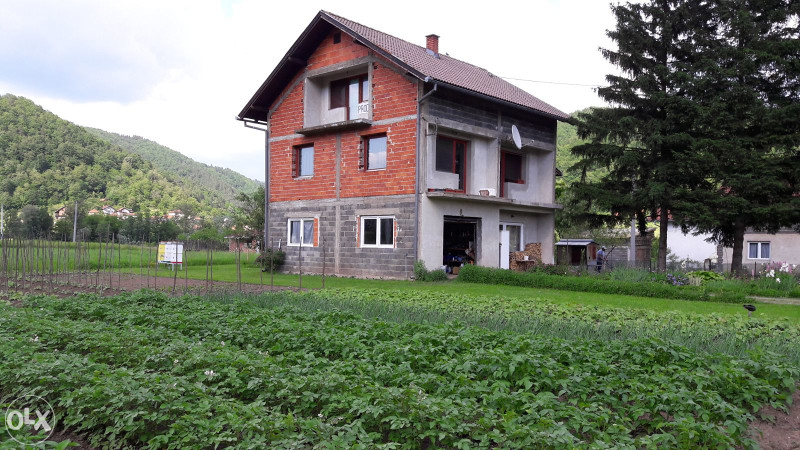 Kuća sa okućnicom 4