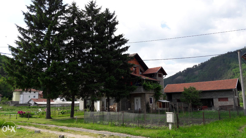 Kuća sa okućnicom