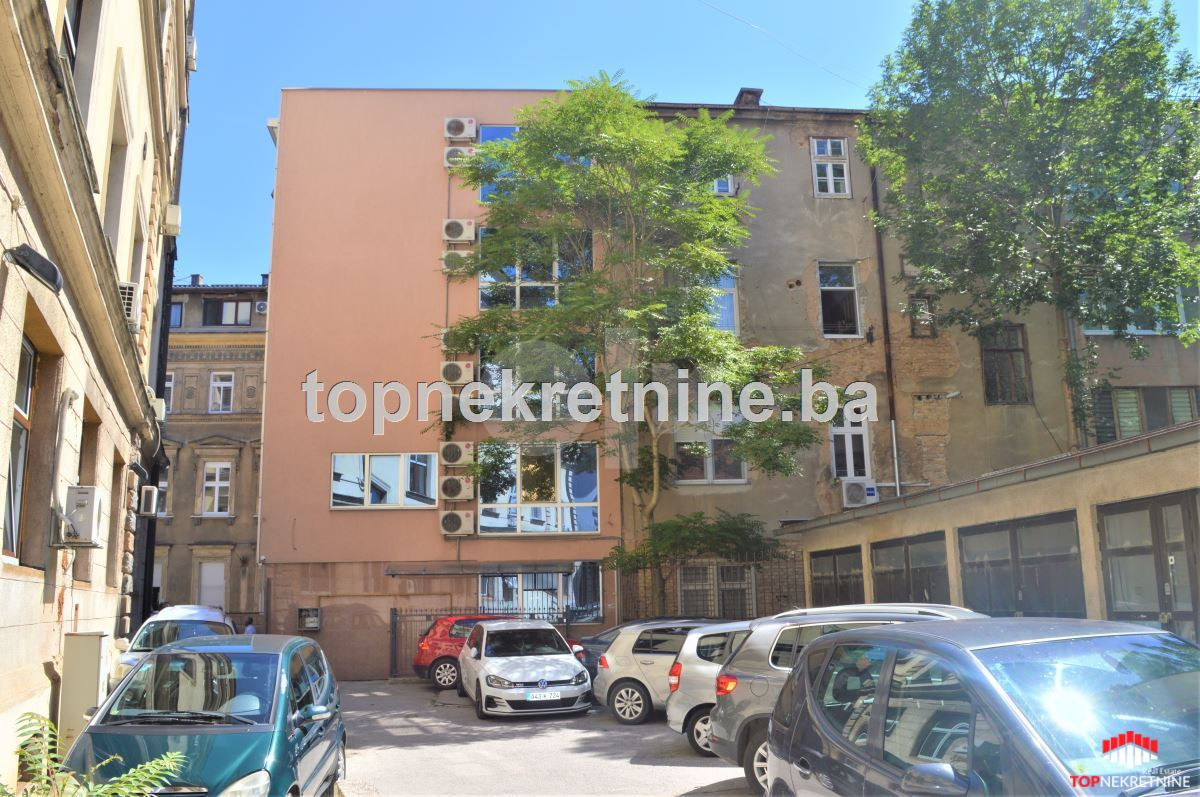 Poslovna zgrada u centru grada, Marijin Dvor 21