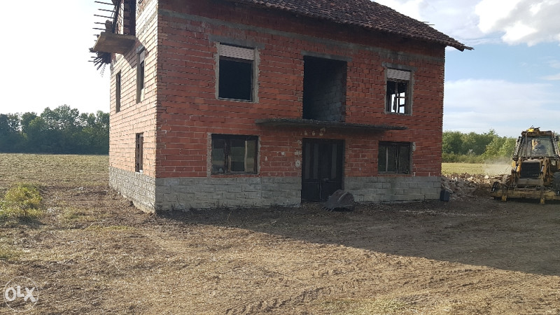 Kuća Zemljište 9000m2 pored magistralne ceste B.Šamac-Gradač 2