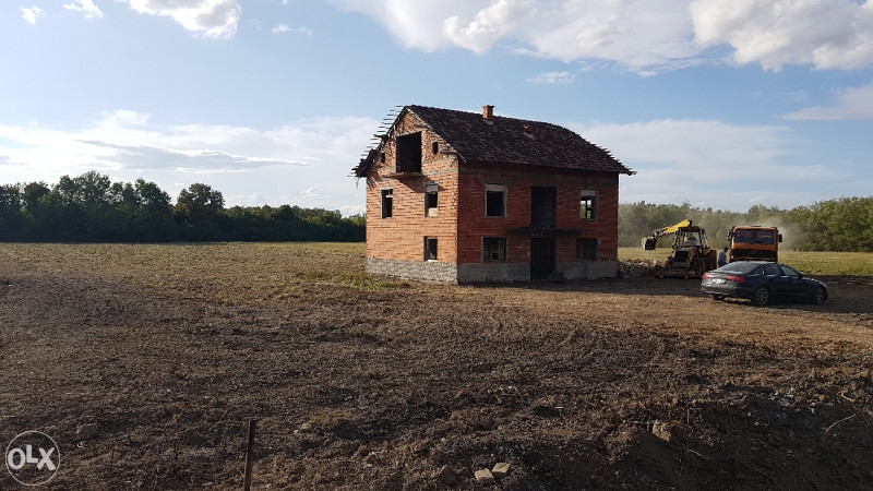Kuća Zemljište 9000m2 pored magistralne ceste B.Šamac-Gradač 7