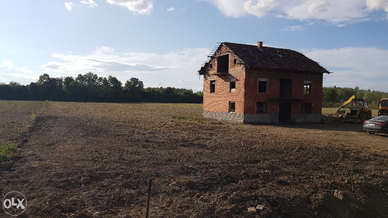 Kuća Zemljište 9000m2 pored magistralne ceste B.Šamac-Gradač