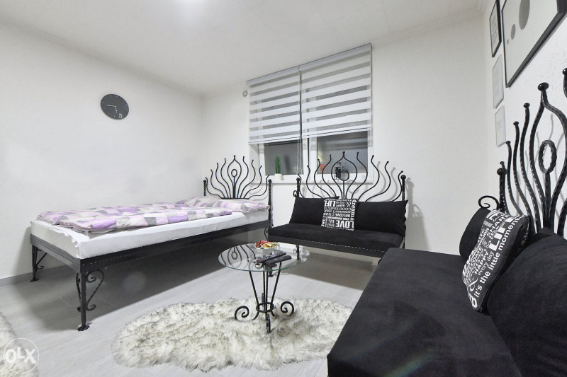 STAN NA DAN (GARSONJERA) TUZLA 066 749 844 6