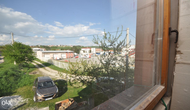 NOVOIZGRAĐENA KUĆA NA MOSTARSKOM RASKRŠĆU 16