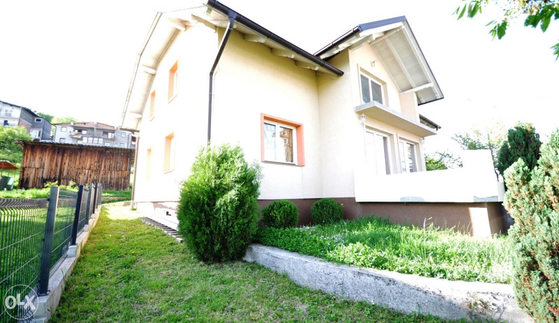 NOVOIZGRAĐENA KUĆA NA MOSTARSKOM RASKRŠĆU 7