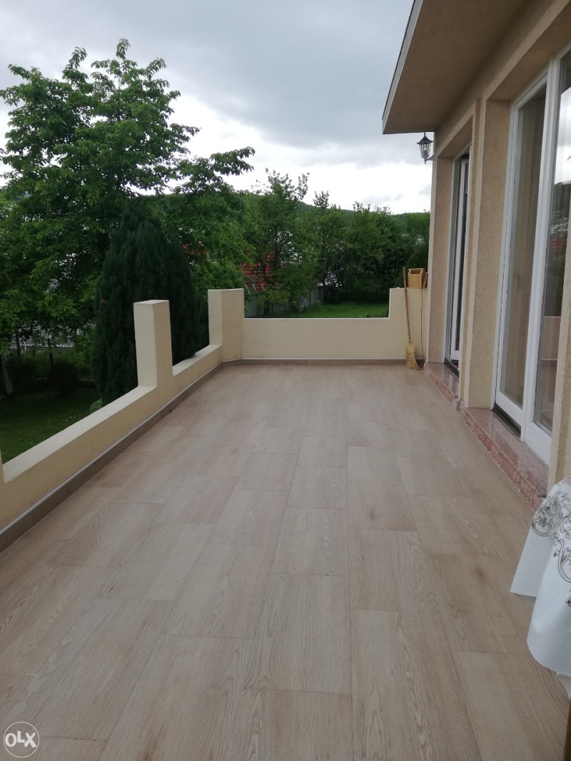 NOVOIZGRAĐENA KUĆA NA MOSTARSKOM RASKRŠĆU 21