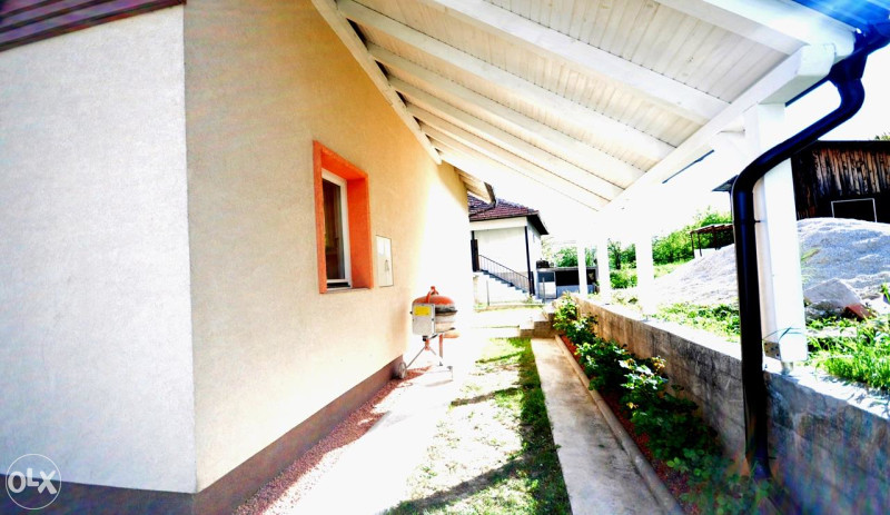 NOVOIZGRAĐENA KUĆA NA MOSTARSKOM RASKRŠĆU 17