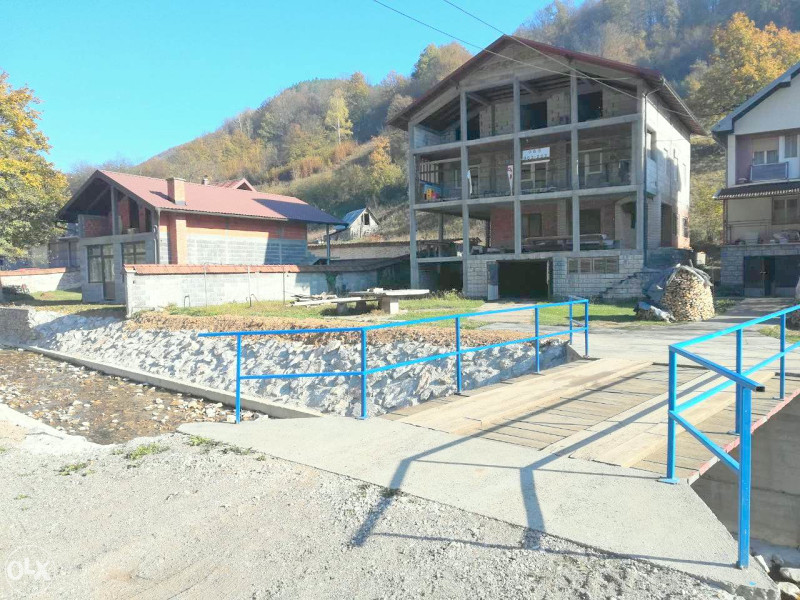 Šekovići kuća pogodna za hotel ili starački dom