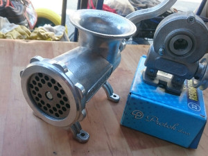 Mašina za mljevenje mesa sa reduktorom VINKOVCI 22