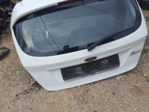 Ford fiesta zadnja hauba