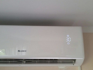 AKCIJA Gree12 REGULAR -25C NOVI MODEL sa ugradnjom 1500 KM