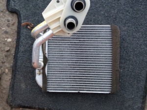 Mali hladnjak Volvo V40 s40 1999