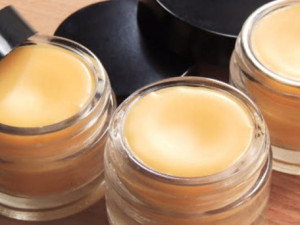 Baza za balzame za usne