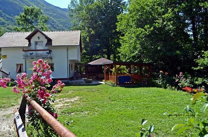 Boracko jezero sobe- Borackom,, Smještaj