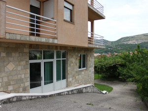 Kuća sa poslovnim prostorom i dva stana u Cimu photo 2