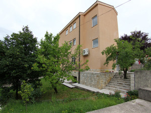 Kuća sa poslovnim prostorom i dva stana u Cimu photo 4