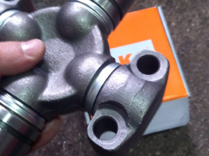 Komatsu - krst kardana