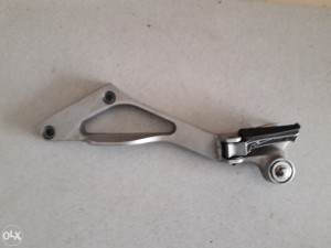 Yamaha nosač, nogostup zadnji lijevi, tdm 850 fuzaster, 3vd