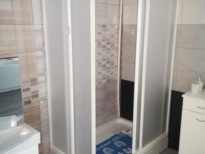 Tuš kabina i kada 120x80 kvadratna plitka za kupatilo