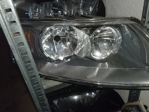 Farovi Audi A6 2005.g. ***HELLA ORG NOVO ***