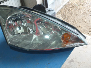 Farovi ford focus 2003