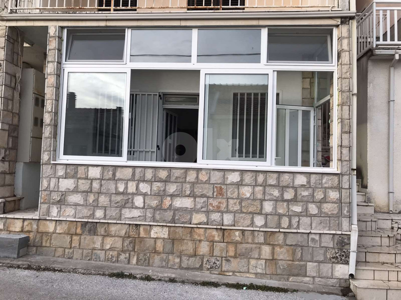 Prodaje se stan u Neumu 11