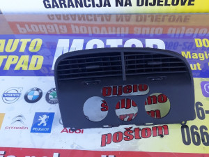 Ventilacija na kontrolnoj tabli Audi A4 2009g 5P1819110